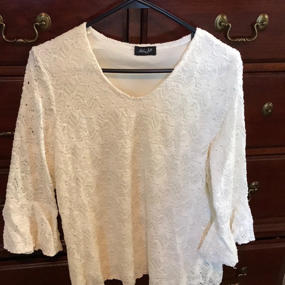 Ashley Jill Tops - Women’s lace top (lined). Size large. Cream